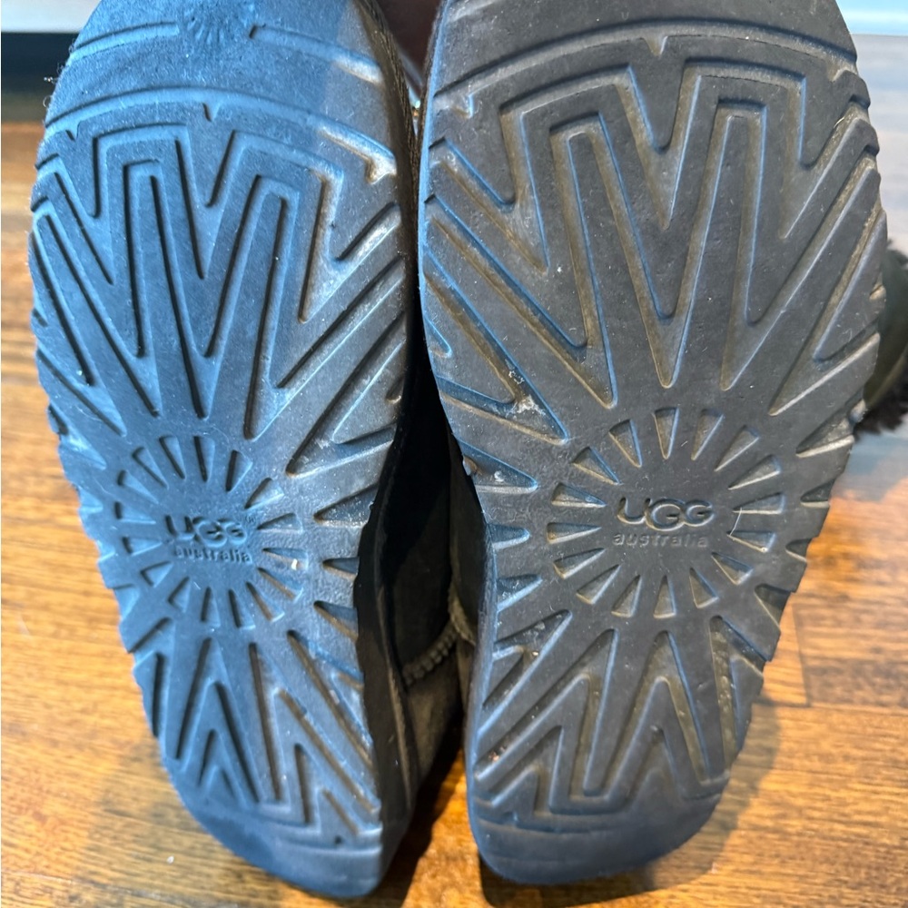 UGG Bailey Button Triplet Boots - Picture 9 of 10